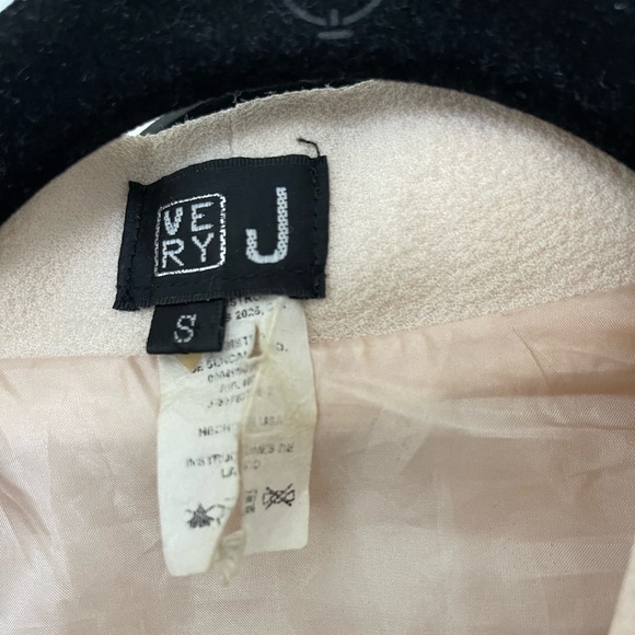 Very J Cream Beige Nude Cape Blazer - Picture 2 of 3